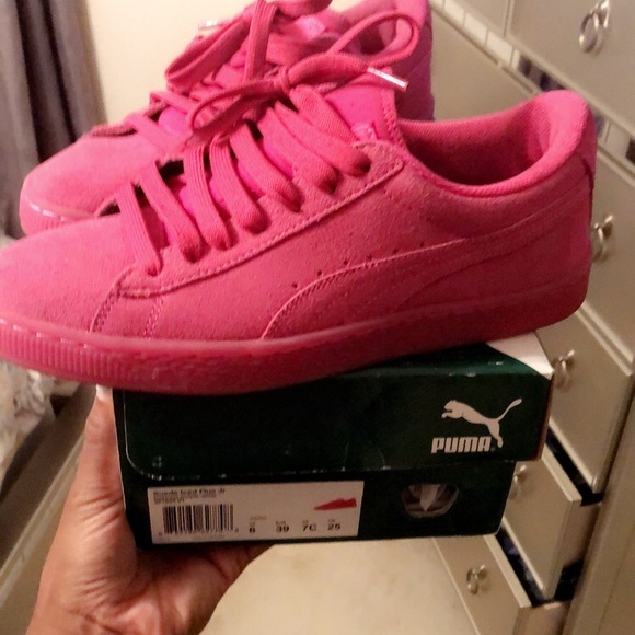 Kids size 6 Puma Suedes (Pink) - Picture 3 of 3